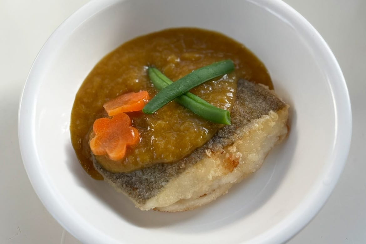 白身魚のカレーおろしソース